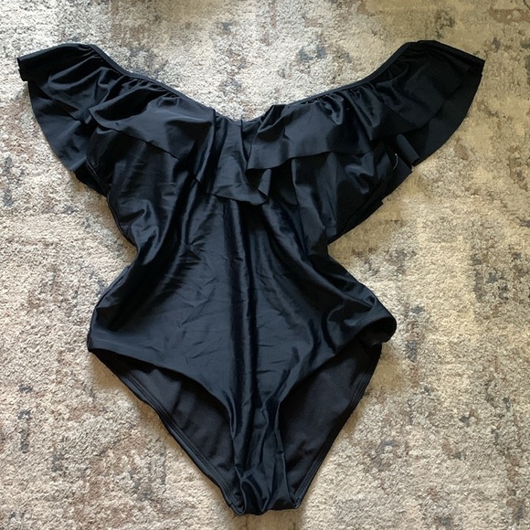 Raisins Barbados Ruffle Off-The-Shoulder Cheeky One-Piece‎ Black Swimsuit 16W - Picture 6 of 11